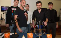 Lone Soldiers Celebrate Hanukkah with 2012 Paralympic Winner 