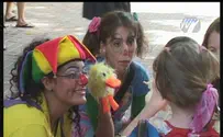 Israeli Medical Clown Brings Joy to Nepalese Children