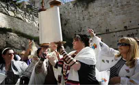 'Women of the Wall Smuggled Torah to Kotel in Blankets'