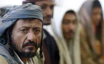 Yemeni Minister Gives Award to 'Jewish Brothers'