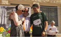 IDF Hero Gives his Medal to Fallen Soldier’s Family
