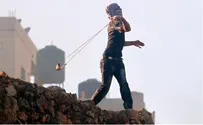 Lynch Mob Hurls Rocks at Lost Israelis; One Injured