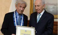 Elie Wiesel Awarded Peres's Presidential Medal of Distinction