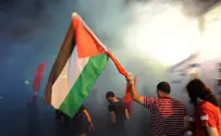 מחאה שכזו: דגל אש"ף במרכז חיפה