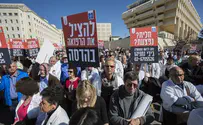 Hadassah Protest March Heads toward Finance Office