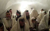עשרות בקריאת מגילה בקבר יהושע בן נון