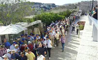 Jews, Tourists Stuck in Line for Hours at Temple Mount Gate
