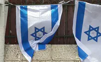 צלבי קרס על דגלי ישראל בירושלים