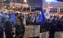 Protesters in Tel Aviv Call to Topple Hamas