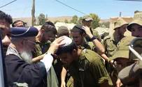 Watch: Former Sephardic Chief Rabbi Visits Front Line Troops