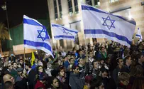 Watch: Hundreds Pray in Jerusalem for Yehuda Glick's Recovery