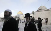 Watch: Waqf Guard Assaults Jew on Temple Mount, Isn't Arrested