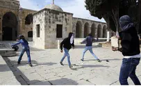 Islamist Throws Shoes at Jewish Family on Temple Mount