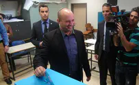Watch: Naftali Bennett Votes in 2015 Elections