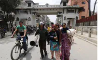 Jewish Girls Help Victims in Nepal