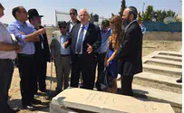 President Visits Embattled Ancient Cemetery Under Arab Attack