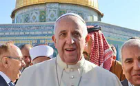 Pope hails ties with Jews on landmark synagogue visit