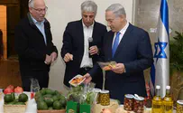 Netanyahu tastes newly developed fruit for Tu B'Shvat