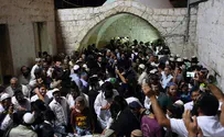 Jews defy Arab rioters, make mass pilgrimage to Joseph's Tomb