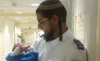 Volunteer medic delivers his own baby
