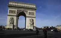 פריז: קנס כבד למורה מכחישת שואה