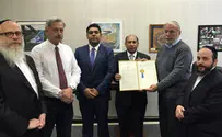 Hikind honors leader for bridging Jewish, Muslim communities