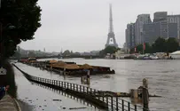 Paris floods peak during 'peace talk' push