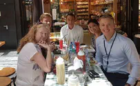 Australian Ambassador dines at TA market in show of solidarity