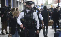 Watch: Muslim carrying machetes nabbed in London