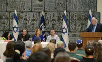 President marks Tisha B'Av with a Torah study session
