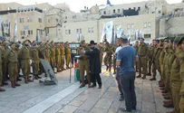 IDF soldiers finish Talmud tractate at swearing-in