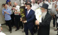 Beit El responds to UNESCO with new Torah scroll