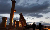 ISIS jihadists damage Roman monument in Palmyra
