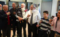 Bar Mitzvah gift: IDF receives Torah scroll from Connecticut 