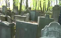 חולל בית קברות יהודי בפולין