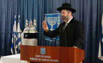 Foreign Ministry welcomes Torah scroll from Bucharest