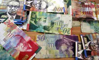 Arab suspect hustles destitutes out of money
