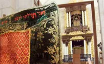 פרוכת נפוליאון חוזרת לבית הכנסת ה"חורבה"