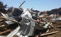 Amona youth build - and the IDF destroys