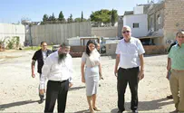 Ministers Ariel and Shaked pray at Rachel's Tomb