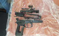 צפו: אקדח מפורק נמצא בסליק בחצר
