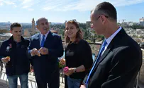 Netanyahu serves as tour guide for Israel's 3 millionth tourist 