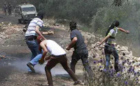 שוטר פלסטיני יידה אבנים בקבר רחל?