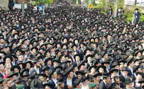 Over 100 people treated at mass funeral procession in Bnei Brak