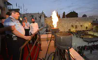Police Commissioner lights first Hanukkah candle at Western Wall