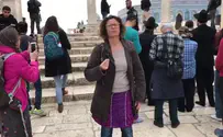 Watch: German tourist finds way around Temple Mount prayer ban