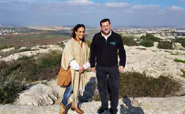 Surprising visit: Left-wing Israeli singer comes to Samaria