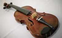 Einstein's violin sold at New York auction