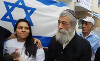 Israeli singer Ariel Zilber joins celebrations at Azariya home