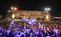 Thousands attend second hakafot at Rabin Square